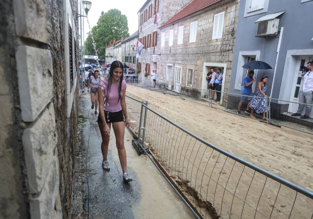 Sinj: Zbog jakog pljuska odgođena 310. Sinjska alka