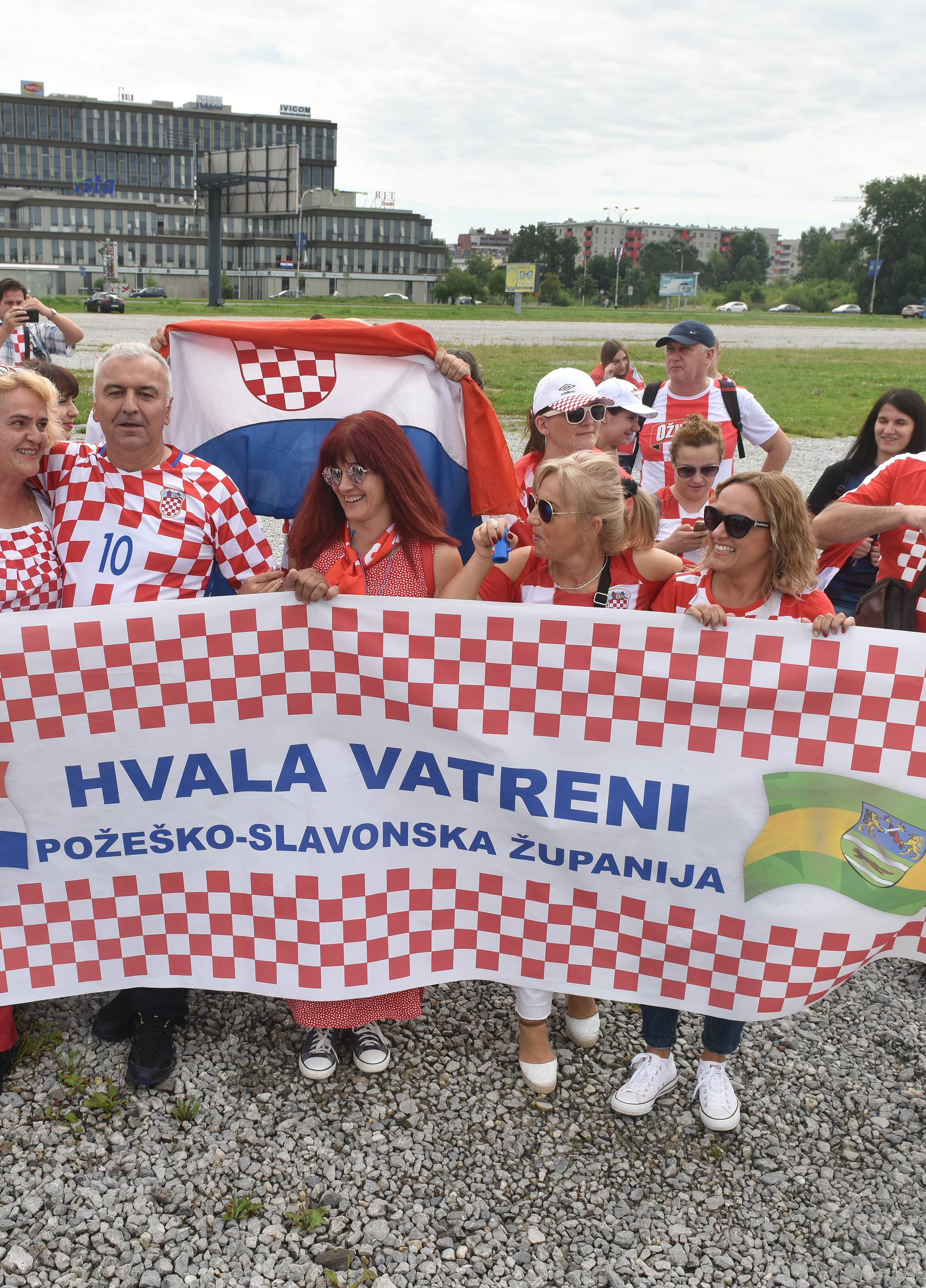 Navijači iz cijele Lijepe naše su stigli u Zagreb: 'Bravo Vatreni'