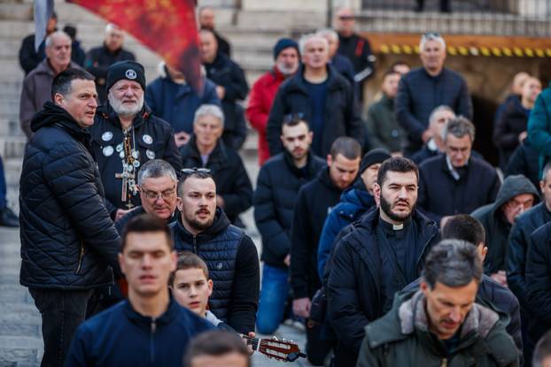 Molitelji su se okupili na Splitskom Peristilu
