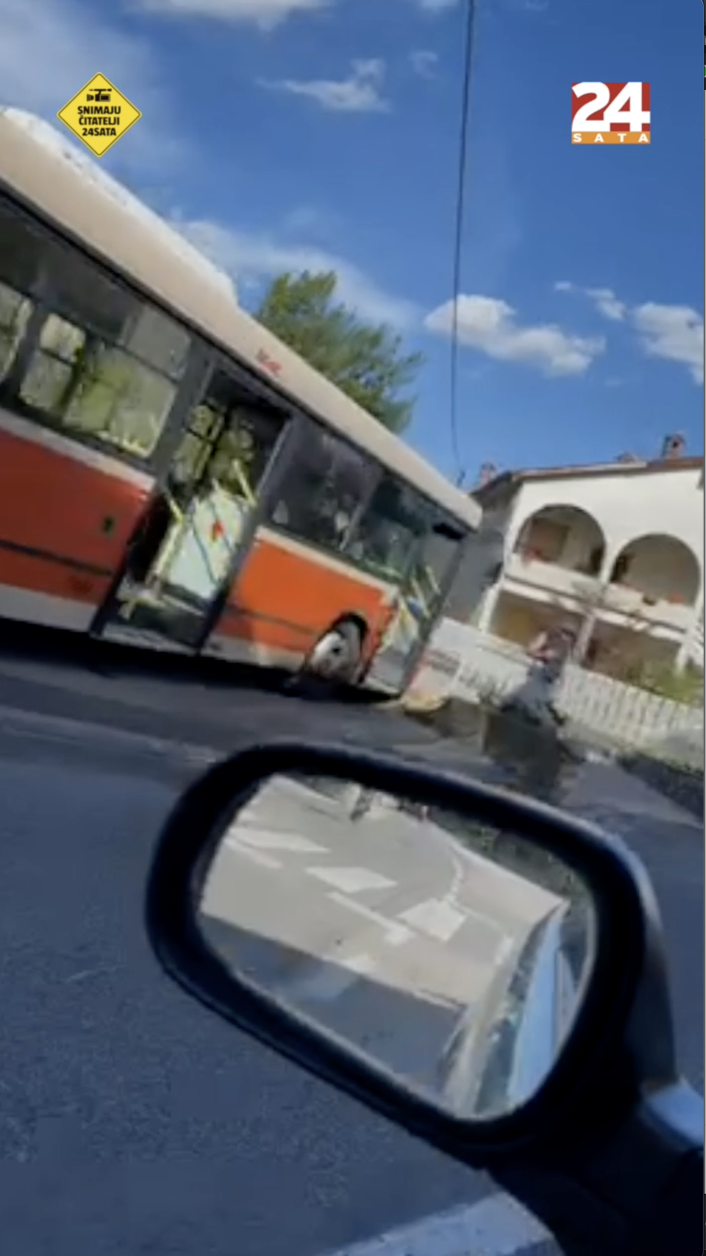 VIDEO Autobus oštetio par auta na stanici u Rijeci, vozač nije povukao ručnu. Ozlijeđen je