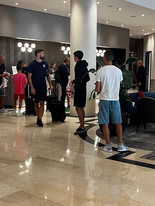 VIDEO Pogledajte susret Luke Modrića i policajca u Sheratonu