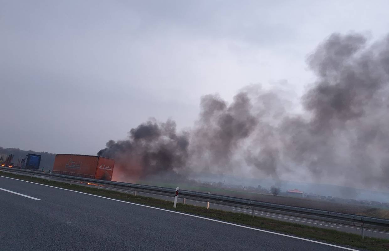 Požar kod Slavonskog Broda: Izgorio kamion na autocesti