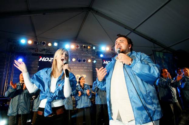 Sanader i simpatizeri: Ovako su HDZ-ovi skupovi izgledali 2007.