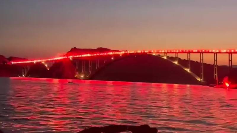 VIDEO Armada osvijetlila Krčki most u čast Oluje s 222 baklje