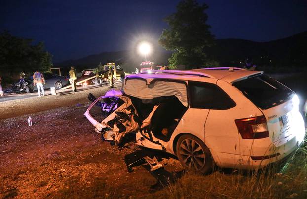 Dicmo: U teškoj prometnoj  nesreći smrtno stradale dvije osobe.