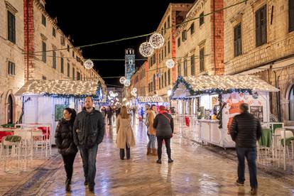 FOTO Prekrasni Dubrovnik još je ljepši u vrijeme uoči Božića