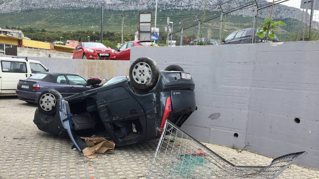 Nesreća kod Solina: Probila je ogradu i sletjela na parkiralište