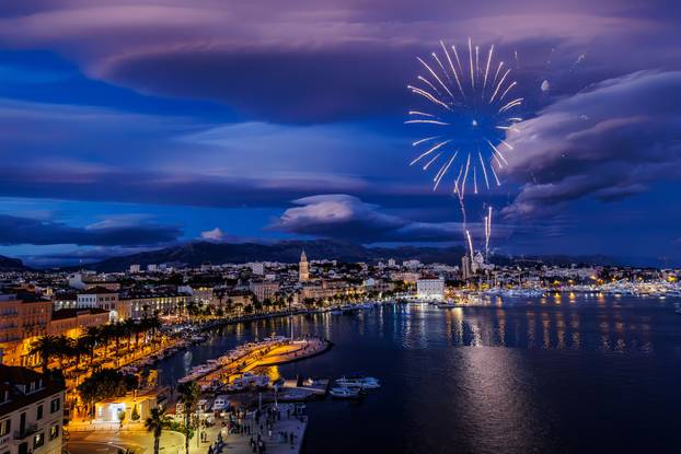 Split: Vatromet povodom proslave Dana državnosti