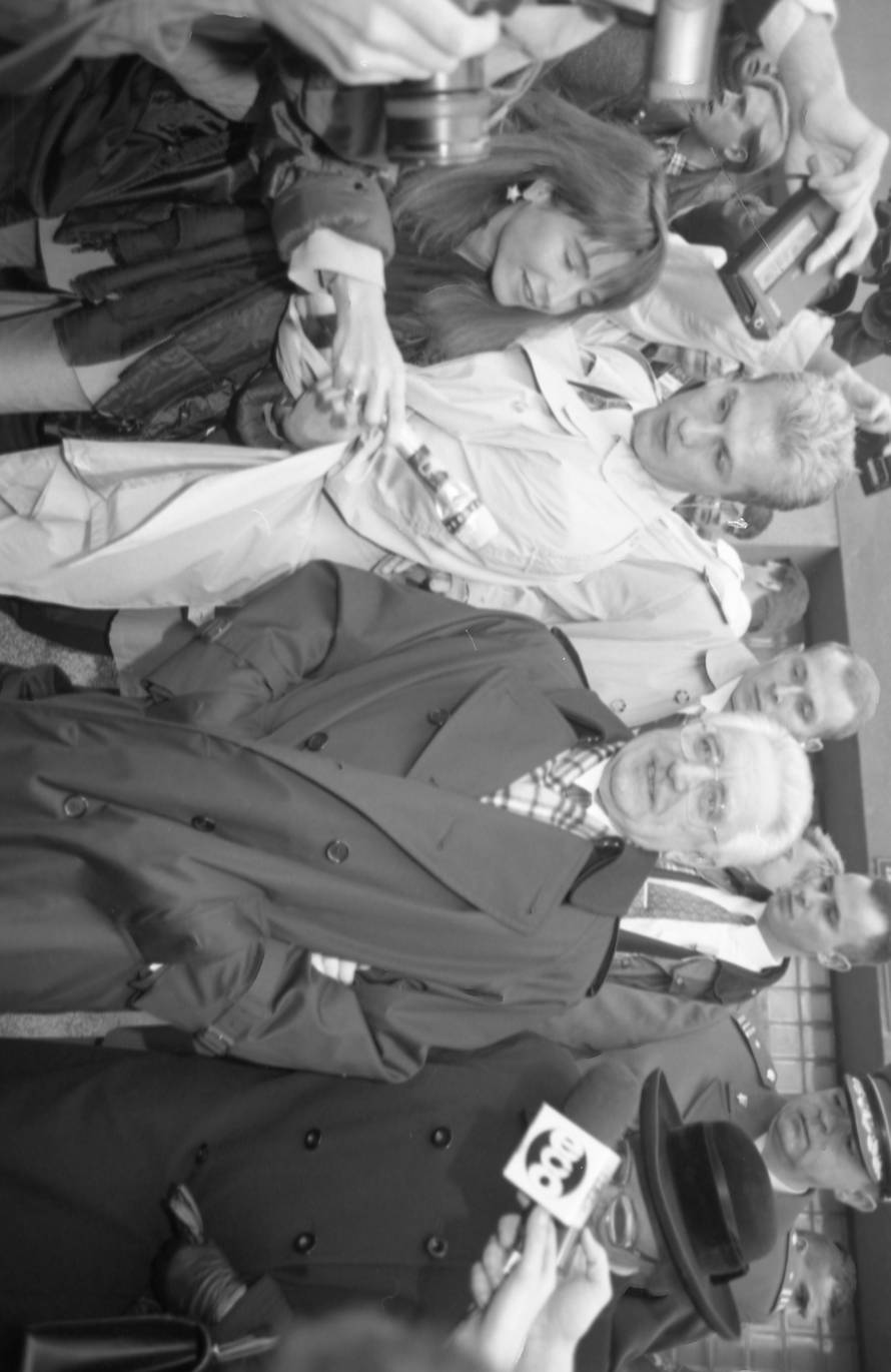 Zagreb: Franjo i Ankica Tuđman izašli na biralište tijekom stranačkih izbora, studeni 1995.