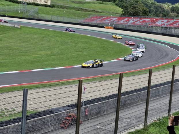 FOTO 24sata na utrci u Italiji. Pogledajte spektakl s hrvatskim vozačem za volanom Huracana