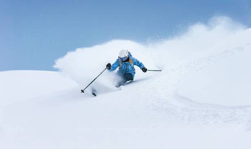 Kako se pripremiti za sezonu skijanja: važnost steznika za koljena i leđa