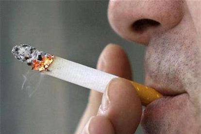 Velika Britanija želi uvesti dozvole za kupnju cigareta