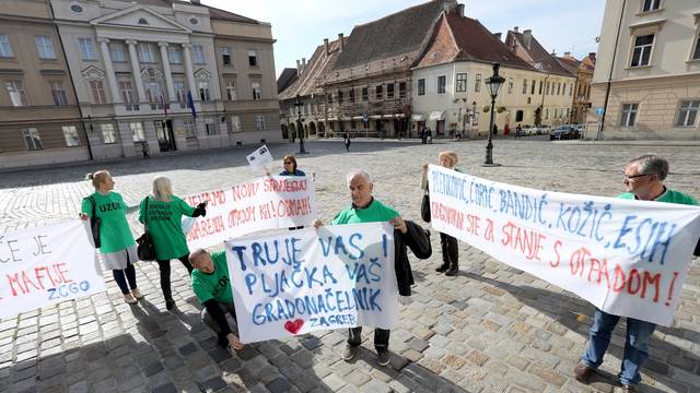 Zagreb: Performans "Hrvatska (EU) smetliÅ¡te za generacije" ispred Vlade RH