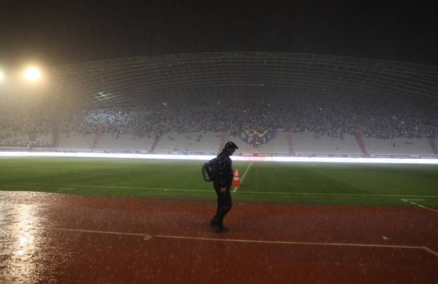 Split: Zbog obilne kiše neizvjesno vrijeme početka utakmice HNK Hajduk - NK Istra 1961