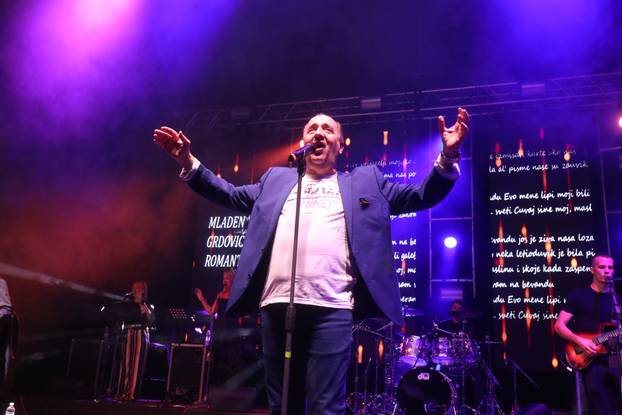 Split: Mladen Grdović raspjevao publiku na koncertu na Gripama