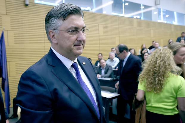 Zagreb: Odrzana svecanost otvorenja zgrade Arhitektonskoga, Gradjevinskoga i Geodetskoga fakulteta