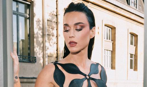 Katy Perry na meti kritika zbog modne kombinacije s rupicama: 'Grozno! Vidi se apsolutno sve'