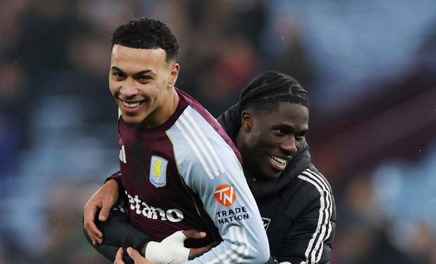 Premier League - Aston Villa v Manchester United