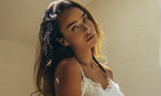 FOTO Zovu je boginjom tangica: 'Je li ovo naj guza interneta?'