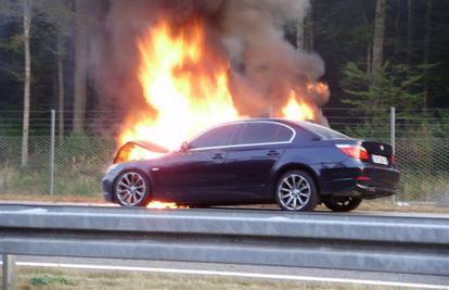 Francuski BMW potpuno je izgorio zbog kvara kočnica