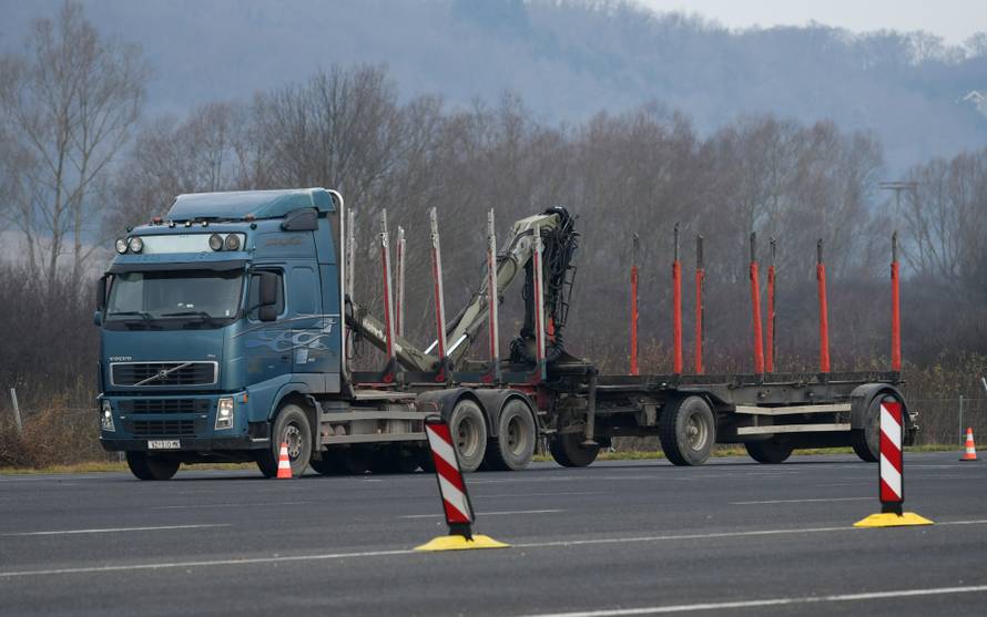 Župan Posavec imao prometnu: 'Kamion se na A4 zabio u nas'