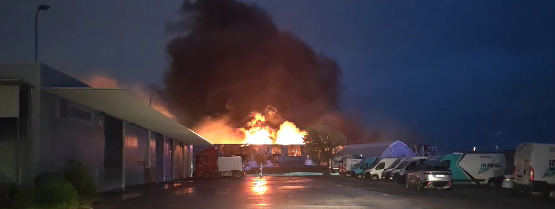 VIDEO 24sata na mjestu požara u Osijeku: 'Sva skladišta su izgorjela, šteta je jako velika'