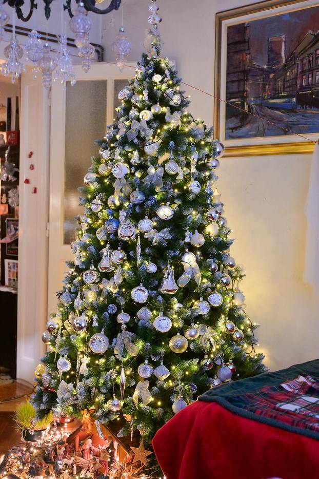 24SATA Zagreb: Stan ukrašen blagdanskim dekoracijama