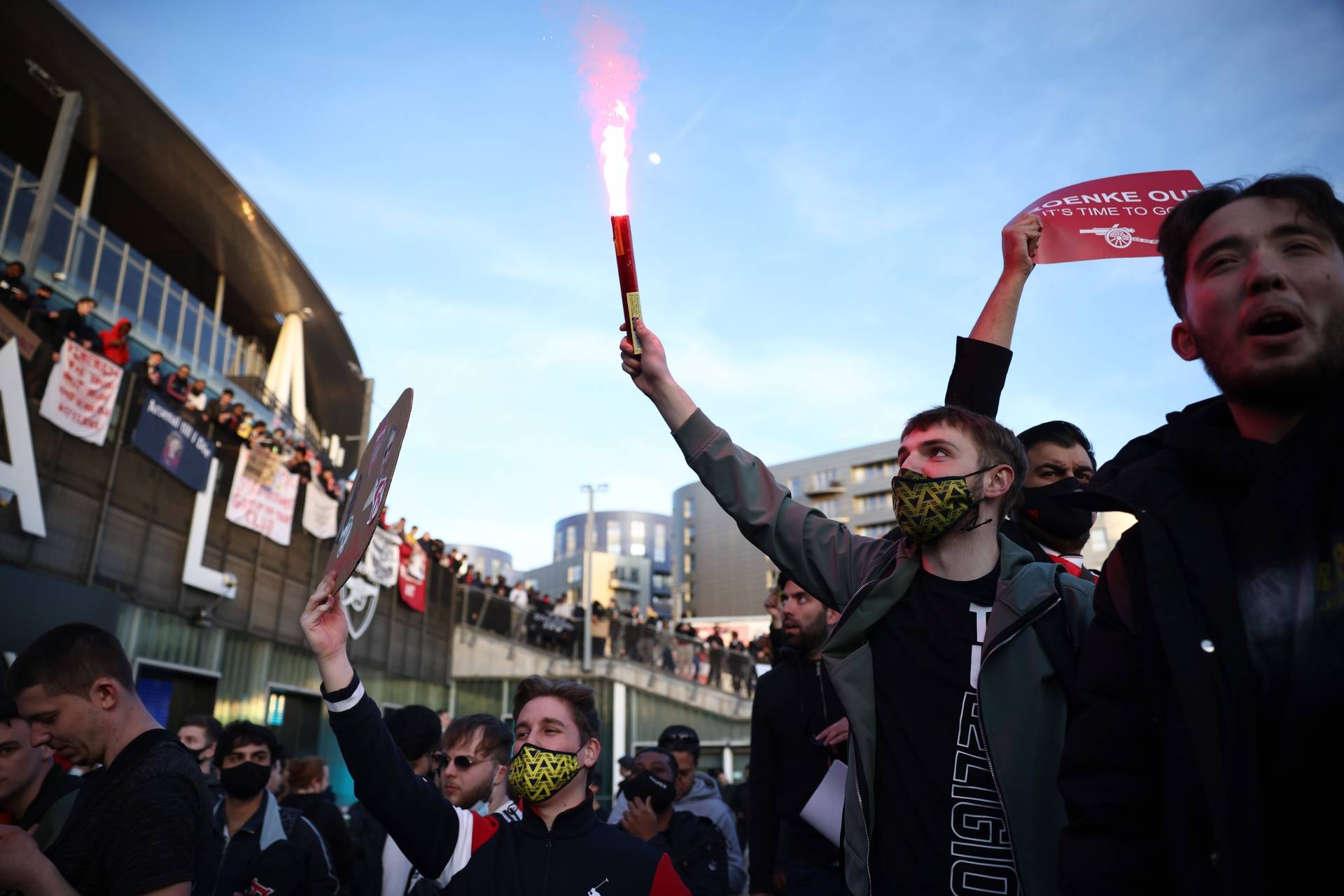 Arsenal fans protest against owner after failed launch of a European Super League