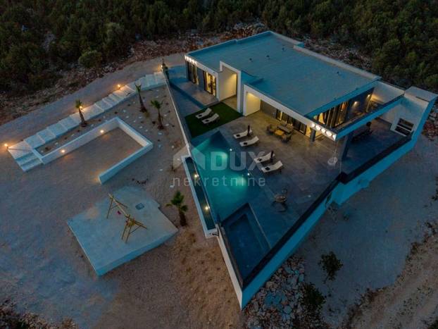 Pogodite koliko košta: Dvojna vila u blizini Novalje ima bazene, roštilj i teniski teren...