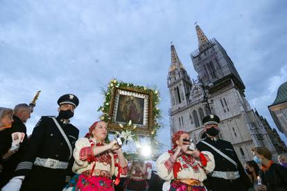 FOTO Slavlje u Zagrebu: Ovako je večeras izgledala procesija