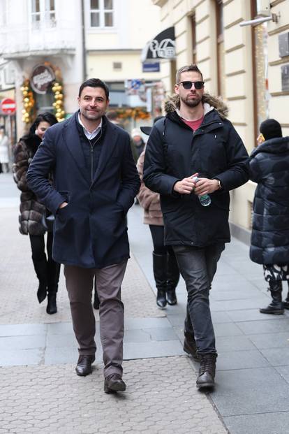 FOTO Brojni poznati prošetali na Badnjak centrom Zagreba: Iva Todorić, Habijan, Uršula Tolj...