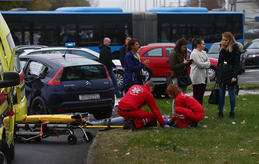 Sudarili se vatrogasni kombi i auto, ozlijeđeno je četvero ljudi