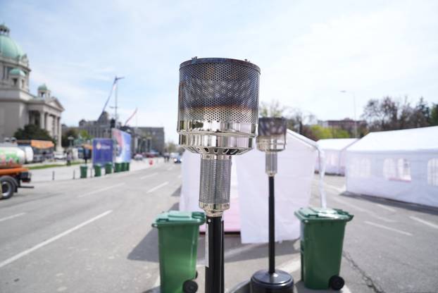 Beograd: Pripreme za trodnevni skup Pokreta za narod i drzavu ispred Narodne skupštine 