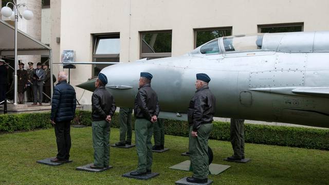 PereÅ¡inov avion koji je nakon 28 godina vraÄen u RH, izloÅ¾en ispred Ministarstva obrane