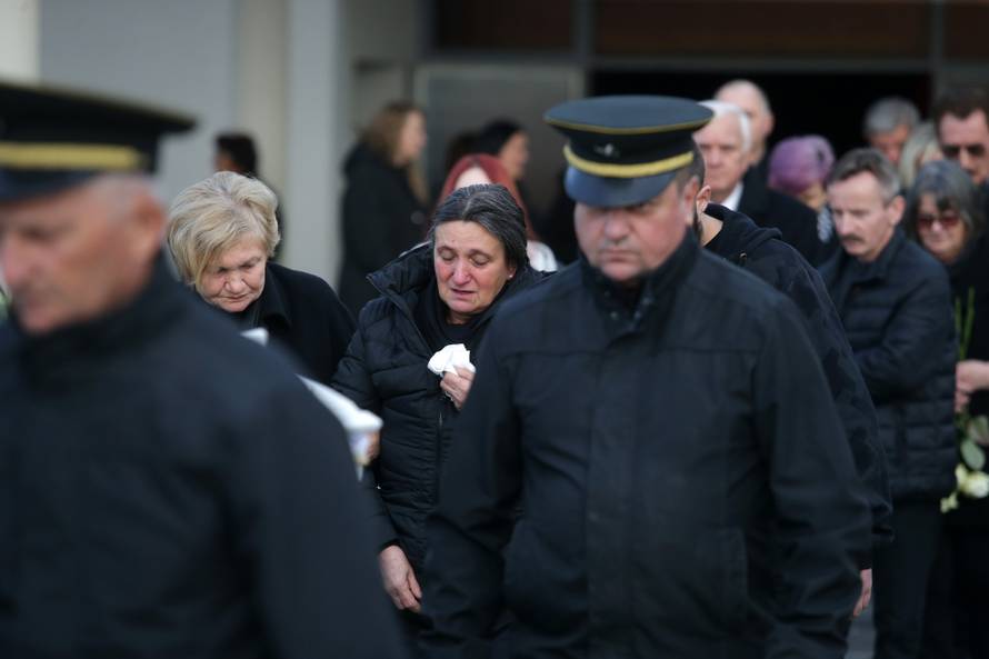 Jasminina majka neutješno je plakala: Nije mogla ni stajati...