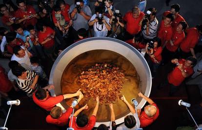 Malezijsci skuhali najveću porciju juhe na svijetu