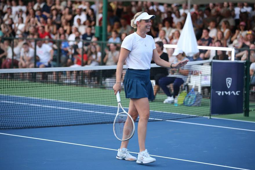Hingis i s 45 godina oduševila u meču protiv Vekić, a Donnu su po Osijeku vozili u Neveri