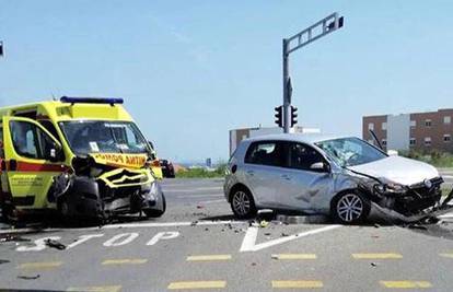 Nesreća kod Nina: Hitna vozila bolesno dijete, naletjeli na auto