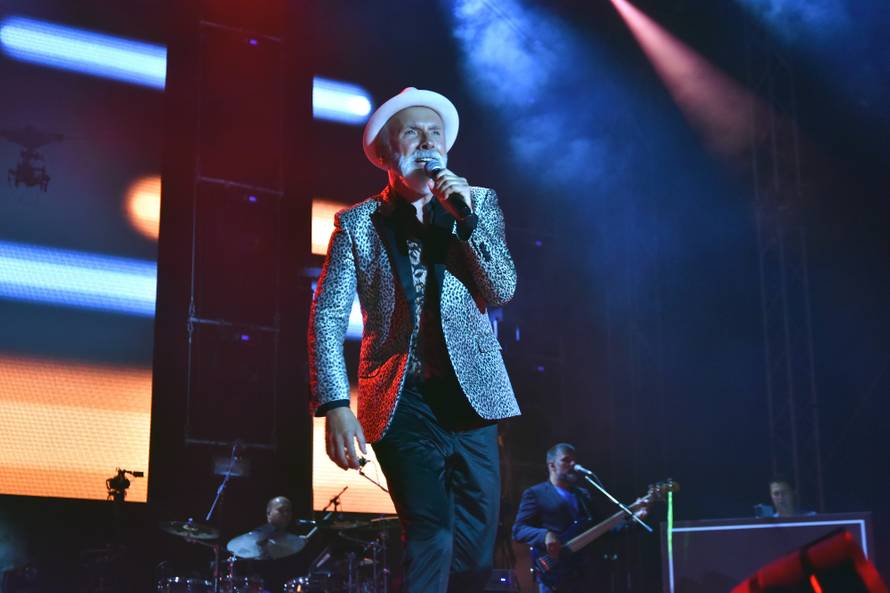 Migranti provalili u kuću Dine Merlina: Policija ulovila jednog