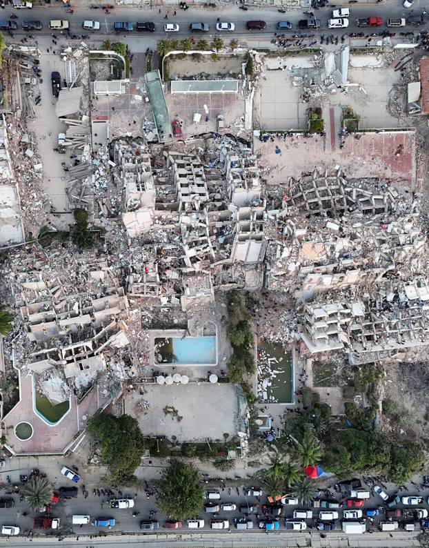 Aftermath of earthquakes in La Guaira