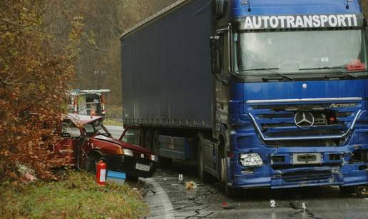 Zagorje: Vozač (45) auta udario u kamion i poginuo