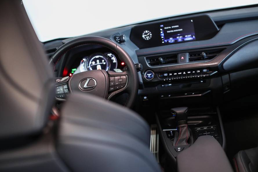 Svemirski dizajn i racionalan pogon zavodljiva automobila