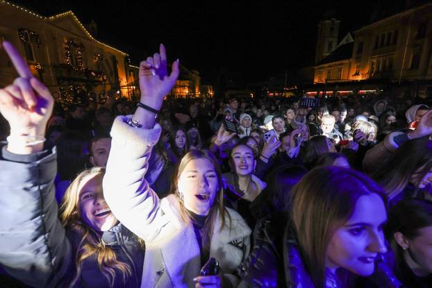 Samobor: Koncertom Vesne Pisarović otvoren je ovogodišnji Advent
