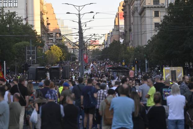 Beograd: Komemorativna šetnja povodom 10 mjeseci od pada nadstrešnice na željezničkoj stanici u Novom Sadu