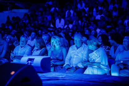 FOTO Tomislav Bralić i klapa Intrade održali koncert 'Da mi je sad' u čast Oliveru Dragojeviću