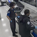Uhvaćeni u krađi: Djelatnici osiguranja u zračnoj luci Miami krali putnicima stvari iz torbi