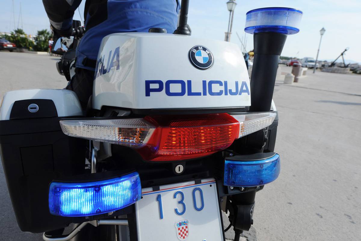 Zadar: Kod mladića našli 237 grama hašiša i ilegalni pištolj