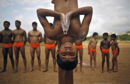 Indija: Razgibavanje uz drevni sport - Mallakahamb