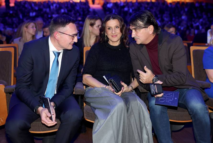 Zagreb: Božićni gala koncert Croatia osiguranja "Croatia povezana pjesmom" u KD Lisinski