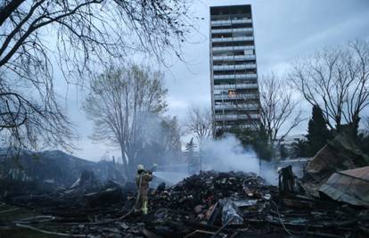 Požar gasili tri sata: Ponovo su gorjele barake na Poljudu 
